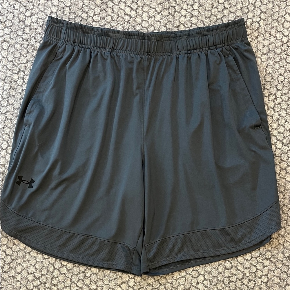 Under Armour Men’s Loose Fit Charcoal Performance Shorts Size XL